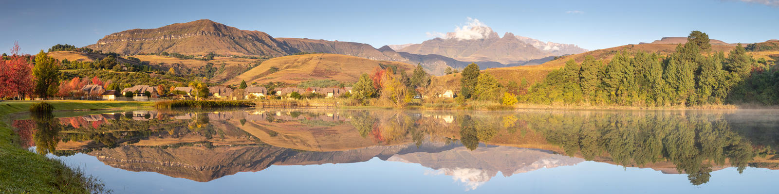 A view of the Drakensberg mountain range, which can be visited with a cheap Drakensberg holiday package from Flight Centre.